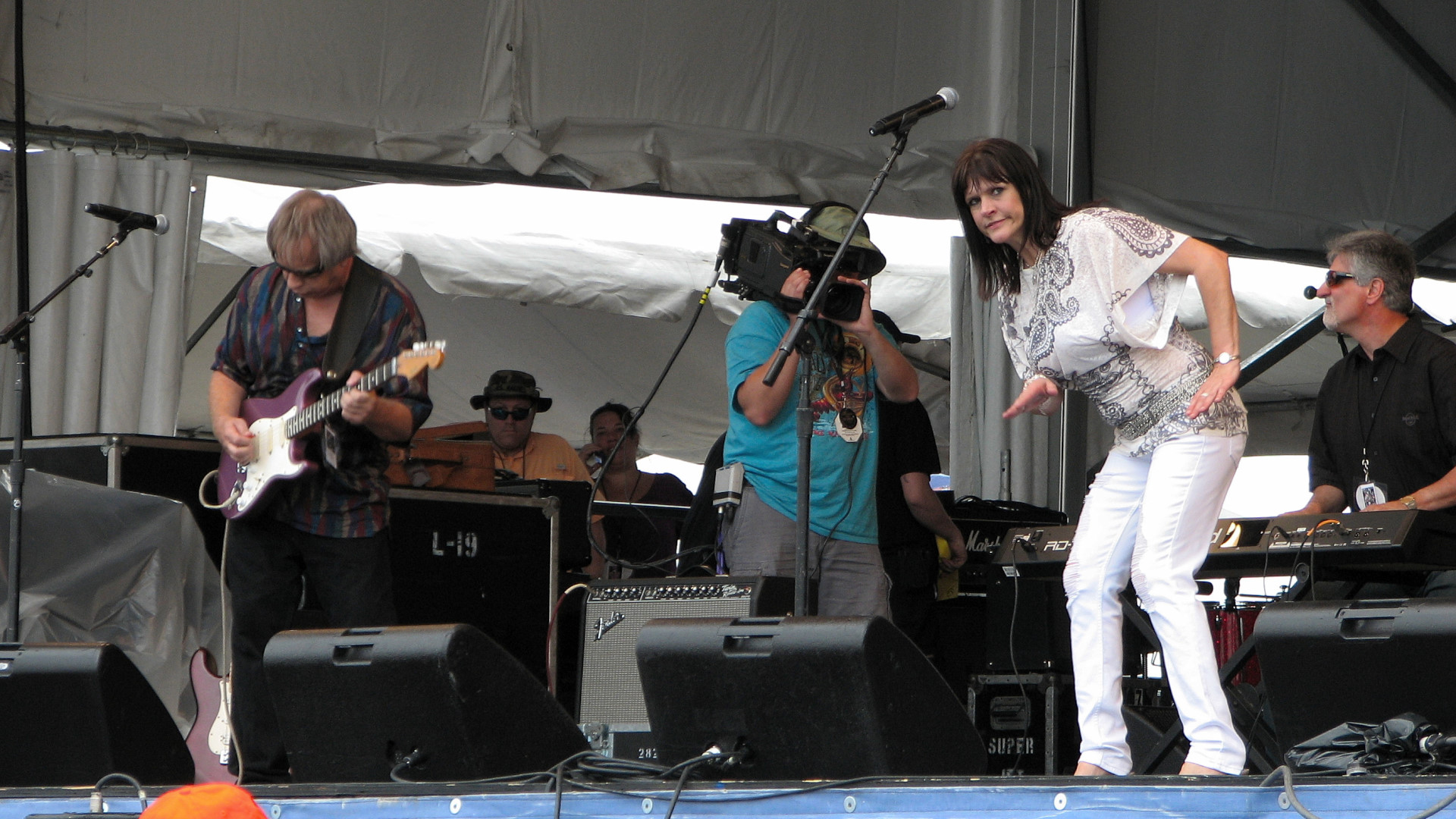 Wiseguys guitarist Harold Kelt, vocalist Terri Lynn, and keyboardist David Mondebello