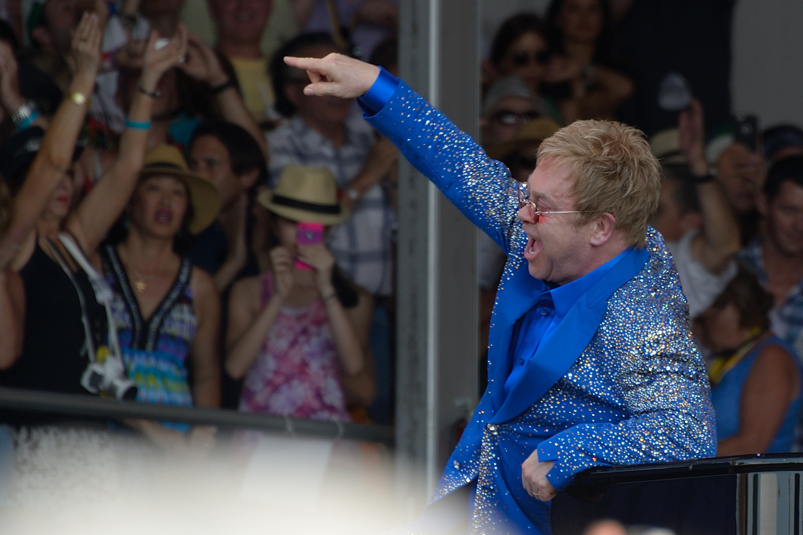 Elton John conducts the crowd